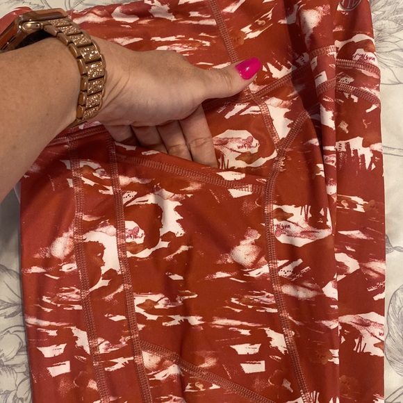 TYC-Til You Collapse Effortless Heart Booty Leggings - Mosaic - Picture 4 of 4